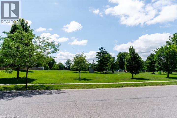 Photo 2 at 12 Ponytrail Drive, Lynden Hills, Brantford