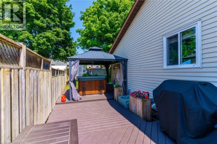 Photo 7 at 12 Ponytrail Drive, Lynden Hills, Brantford