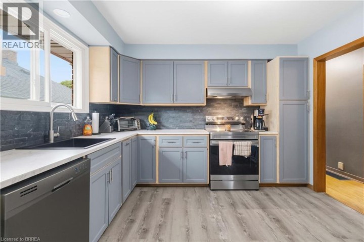 Photo 10 at 398 Sheridan Street, Echo Place, Brantford