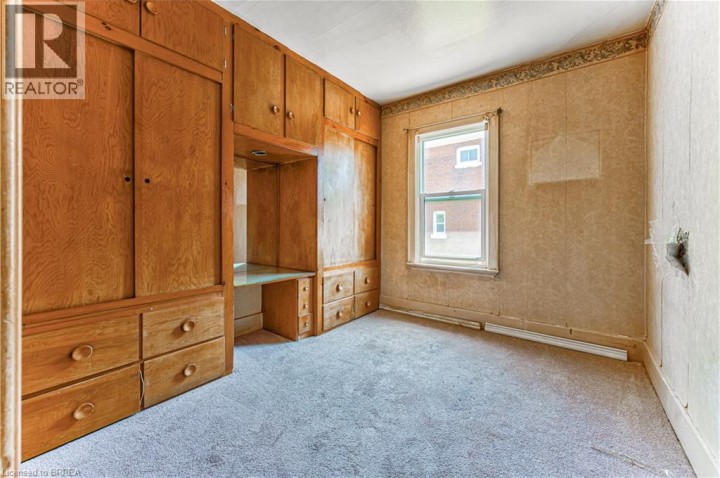 Photo 11 at 11 Hamilton Avenue, Echo Place, Brantford