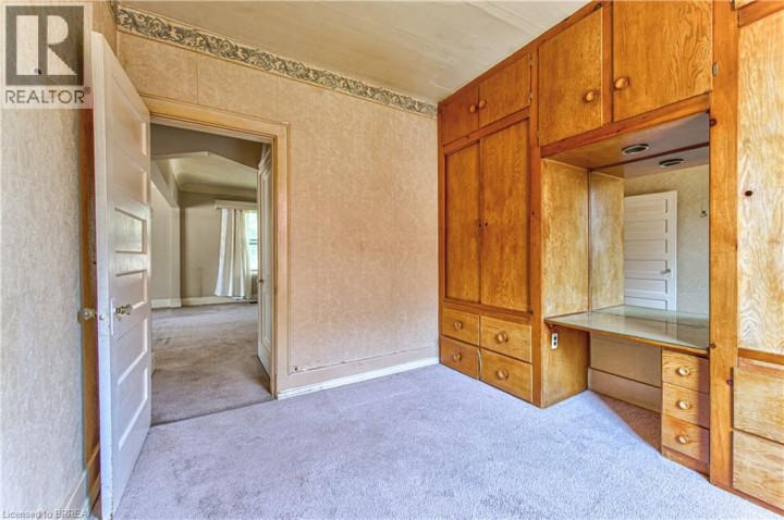 Photo 12 at 11 Hamilton Avenue, Echo Place, Brantford