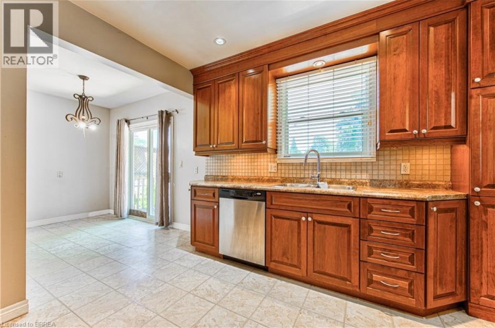 Photo 15 at 11 Hamilton Avenue, Echo Place, Brantford