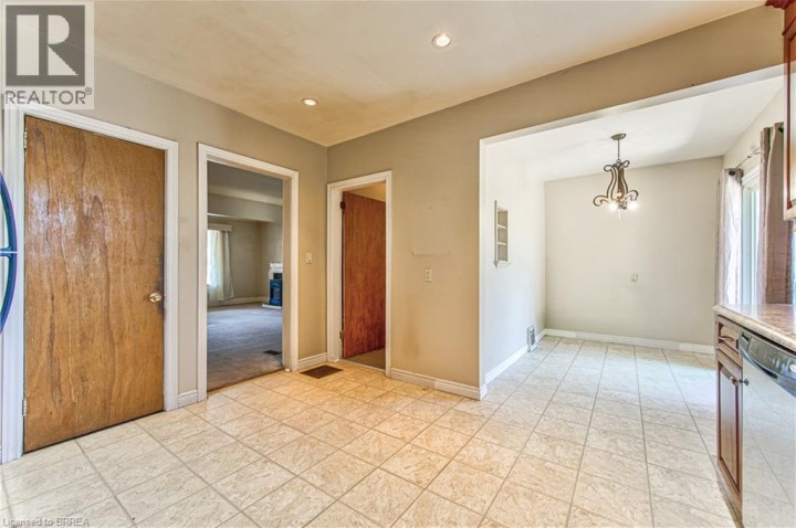 Photo 16 at 11 Hamilton Avenue, Echo Place, Brantford