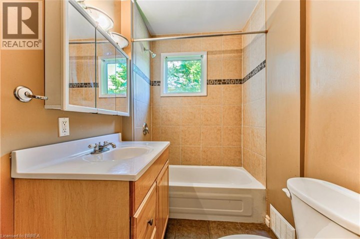 Photo 17 at 11 Hamilton Avenue, Echo Place, Brantford