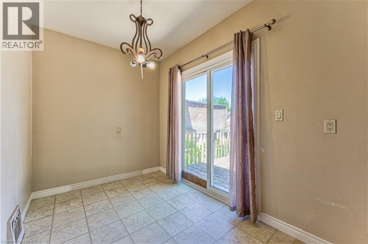 Photo 18 at 11 Hamilton Avenue, Echo Place, Brantford