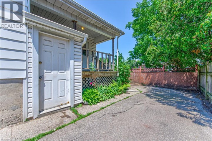 Photo 32 at 11 Hamilton Avenue, Echo Place, Brantford