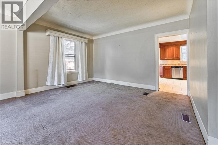 Photo 6 at 11 Hamilton Avenue, Echo Place, Brantford