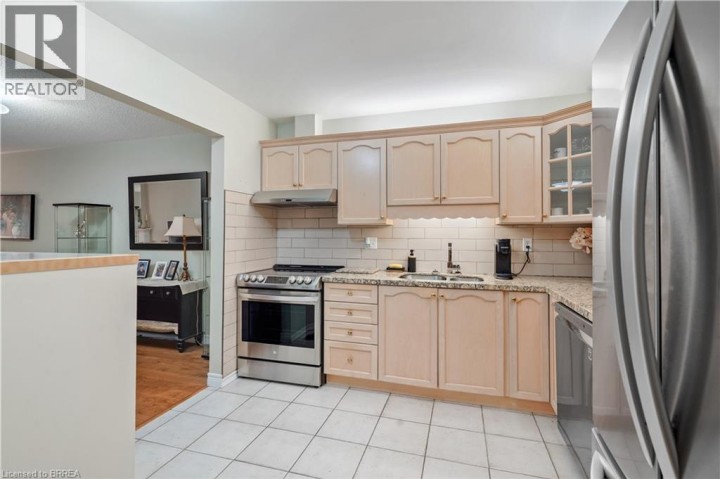 Photo 12 at 11 - 1 Buchanan Crescent, Lynden Hills, Brantford