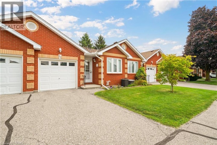 Photo 2 at 11 - 1 Buchanan Crescent, Lynden Hills, Brantford