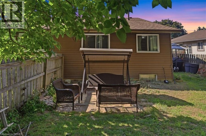 Photo 7 at 16 Palomino Drive, Lynden Hills, Brantford