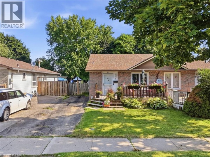 Photo 3 at 16 Palomino Drive, Lynden Hills, Brantford