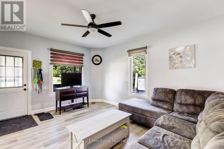 Photo 15 at 11 W Wood Street, Brownsville, South-West Oxford