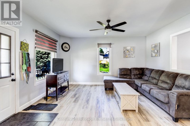 Photo 16 at 11 W Wood Street, Brownsville, South-West Oxford