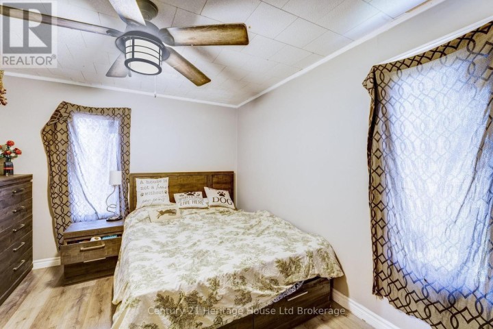 Photo 31 at 11 W Wood Street, Brownsville, South-West Oxford