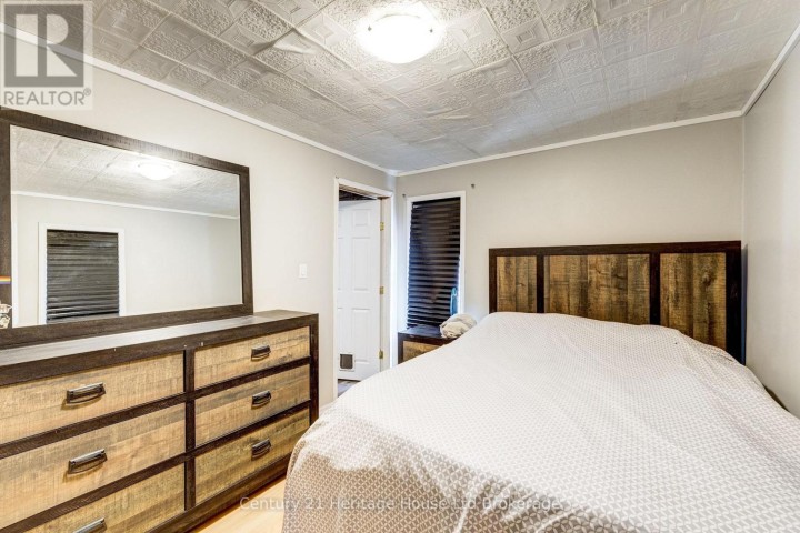 Photo 36 at 11 W Wood Street, Brownsville, South-West Oxford