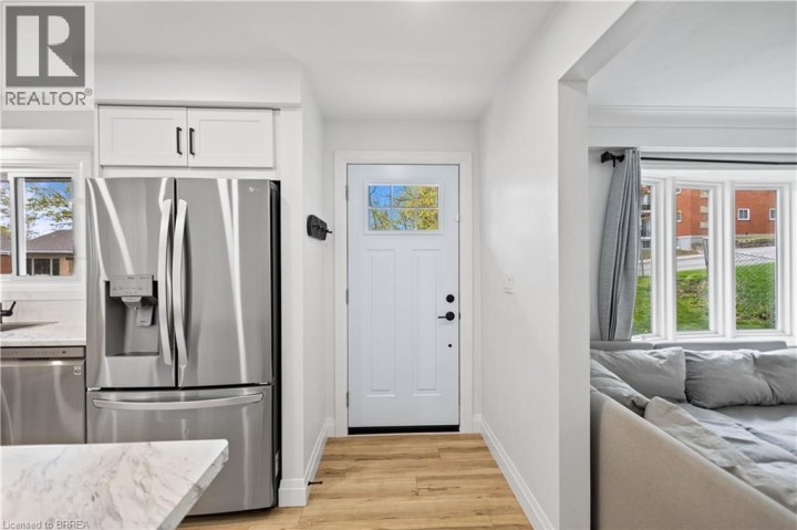 Photo 6 at 87 St Paul Avenue, Holmedale, Brantford