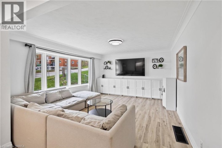 Photo 7 at 87 St Paul Avenue, Holmedale, Brantford