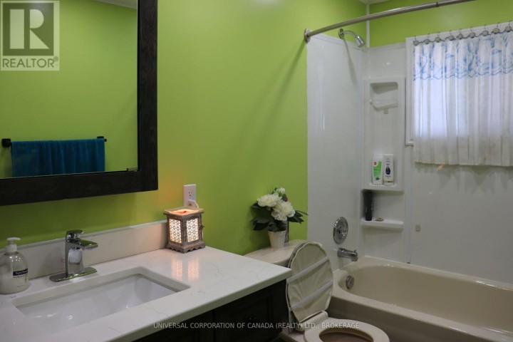 Photo 10 at 7 E Maple St Street, Brownsville, South-West Oxford