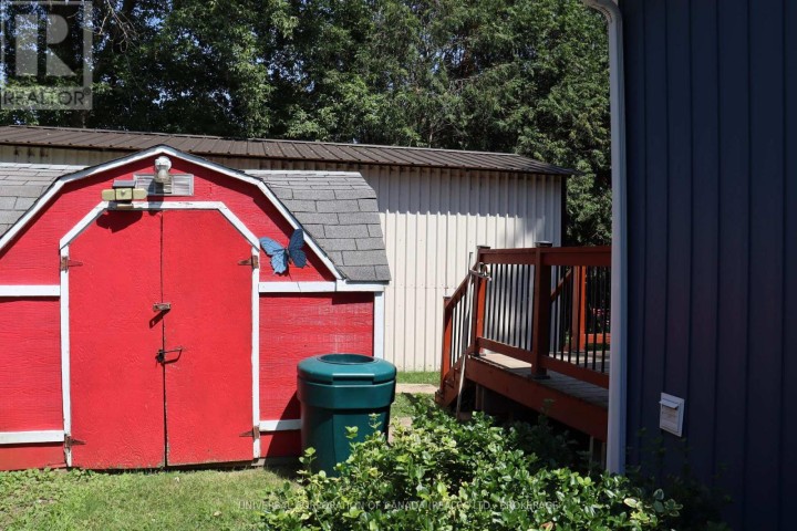 Photo 14 at 7 E Maple St Street, Brownsville, South-West Oxford