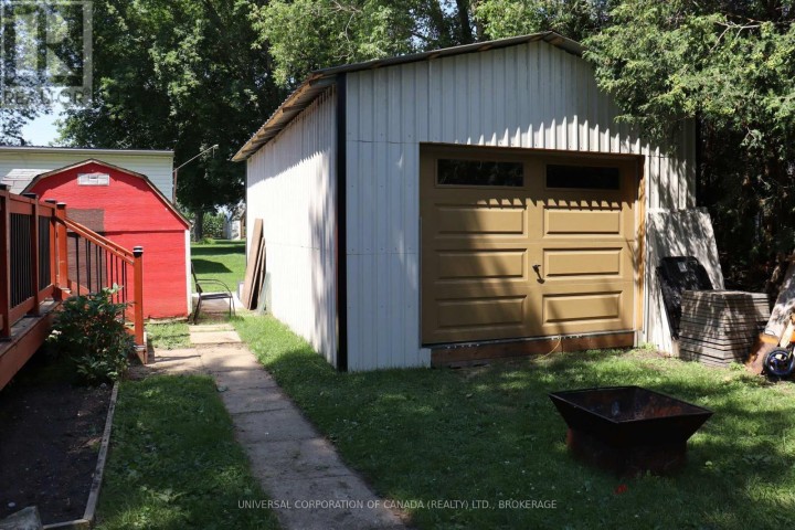 Photo 15 at 7 E Maple St Street, Brownsville, South-West Oxford