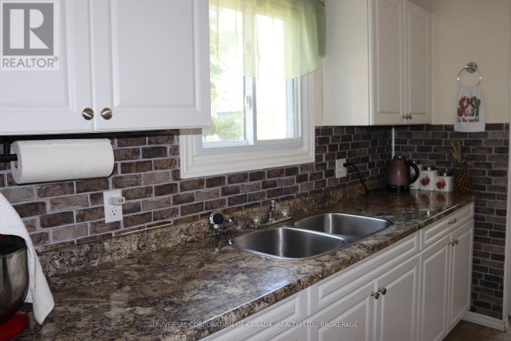 Photo 4 at 7 E Maple St Street, Brownsville, South-West Oxford