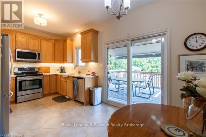 Photo 10 at 6 Esseltine Drive, Tillsonburg