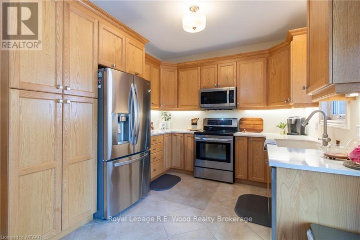 Photo 11 at 6 Esseltine Drive, Tillsonburg