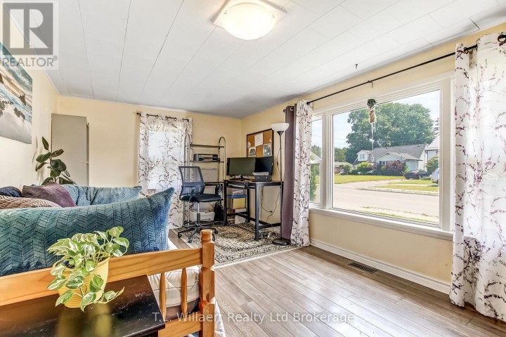 Photo 5 at 17 Potters Road, Tillsonburg