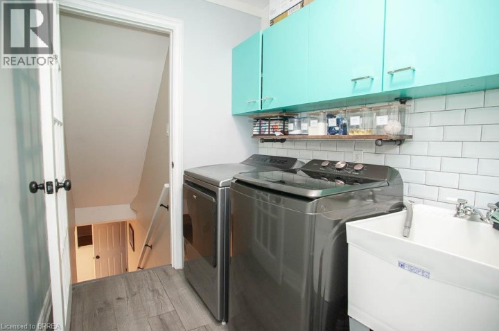 Photo 18 at 7 Cooper Court, Beckett, Brantford
