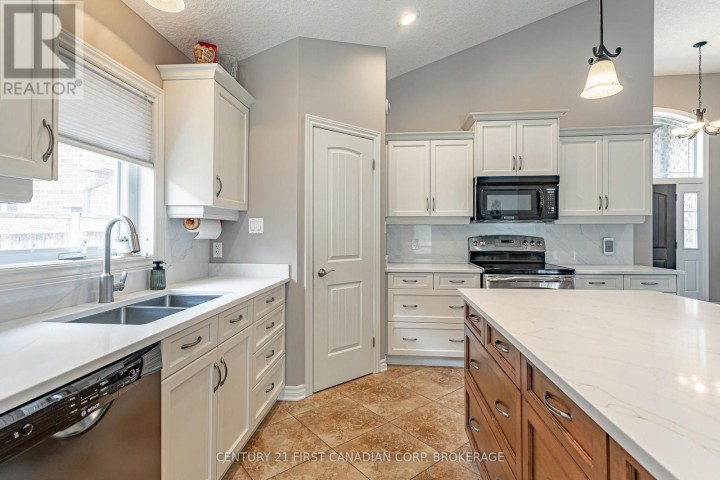 Photo 10 at 270 Boyd Boulevard, Ingersoll (Thamesford), Ingersoll