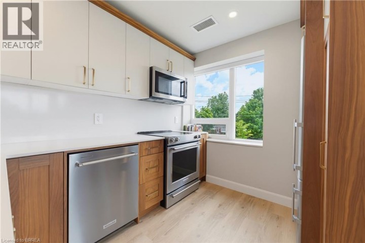 Photo 11 at 211 - 34 Norman Street, Fairview / Greenbrier, Brantford