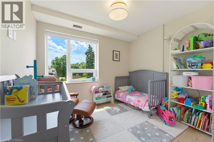Photo 14 at 211 - 34 Norman Street, Fairview / Greenbrier, Brantford