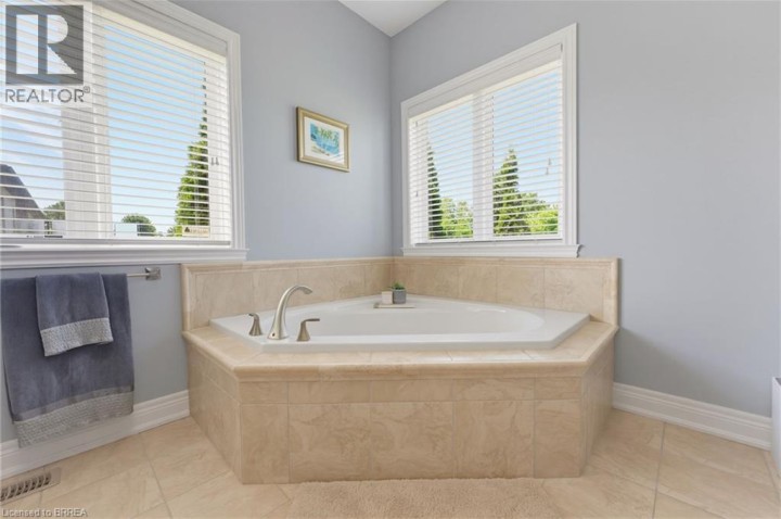 Photo 24 at 13 Wingrove Woods, Burford, Brantford