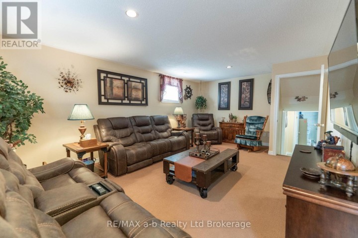 Photo 17 at 10 Peach Street, Tillsonburg