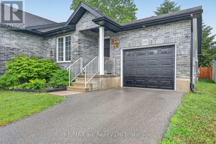 Photo 2 at 253 W Charles Street, Ingersoll - South, Ingersoll