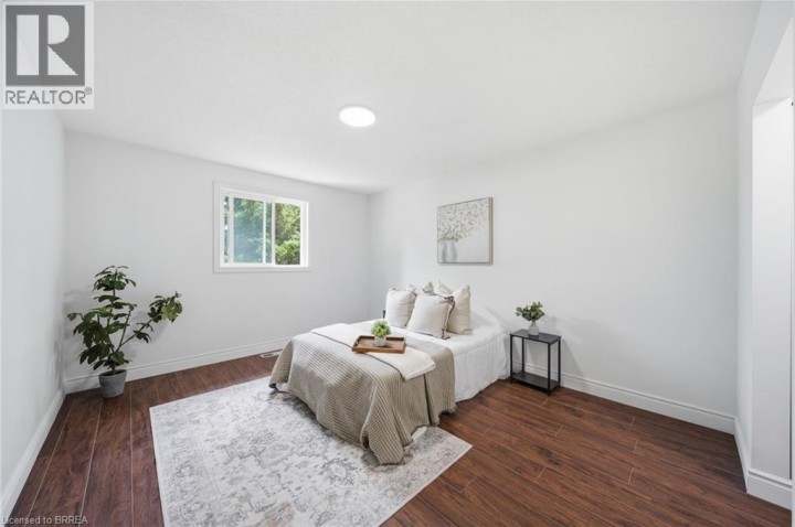 Photo 12 at 10 - 1 Buchanan Crescent, Lynden Hills, Brantford