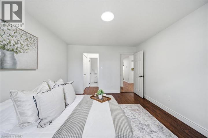 Photo 13 at 10 - 1 Buchanan Crescent, Lynden Hills, Brantford
