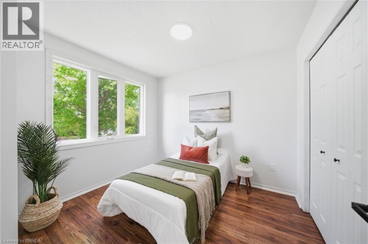 Photo 15 at 10 - 1 Buchanan Crescent, Lynden Hills, Brantford