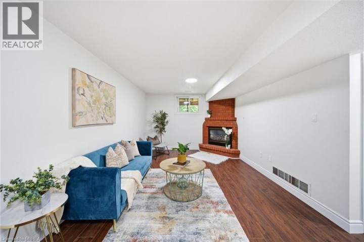Photo 19 at 10 - 1 Buchanan Crescent, Lynden Hills, Brantford
