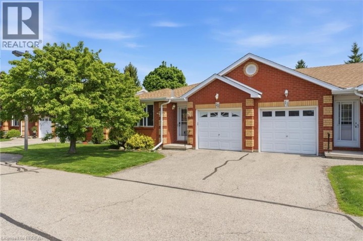 Photo 2 at 10 - 1 Buchanan Crescent, Lynden Hills, Brantford