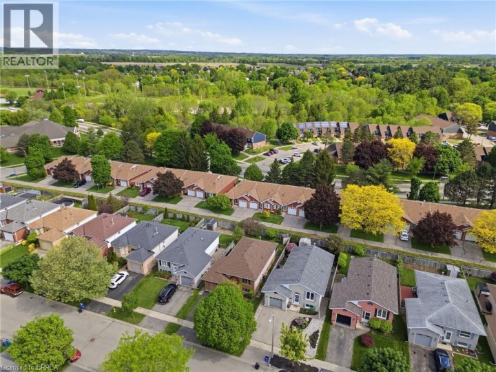 Photo 32 at 10 - 1 Buchanan Crescent, Lynden Hills, Brantford