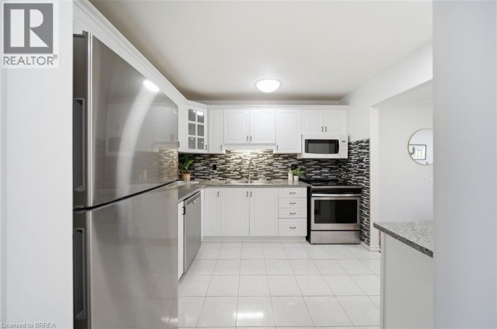 Photo 4 at 10 - 1 Buchanan Crescent, Lynden Hills, Brantford
