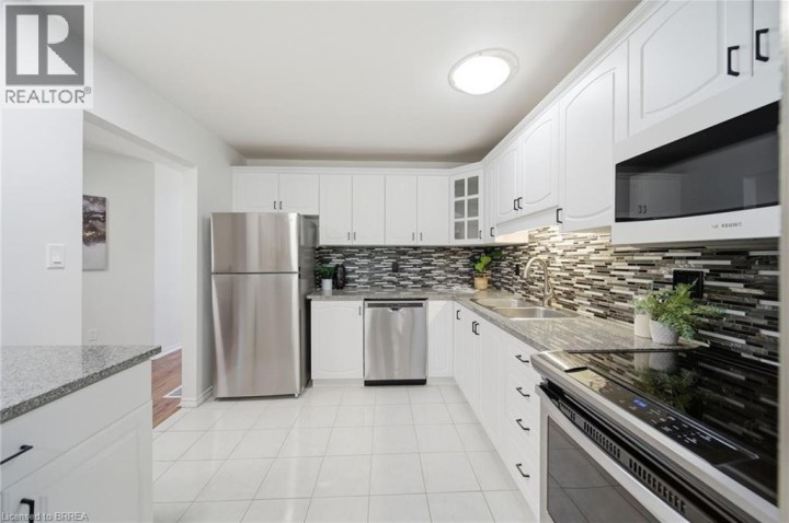 Photo 5 at 10 - 1 Buchanan Crescent, Lynden Hills, Brantford