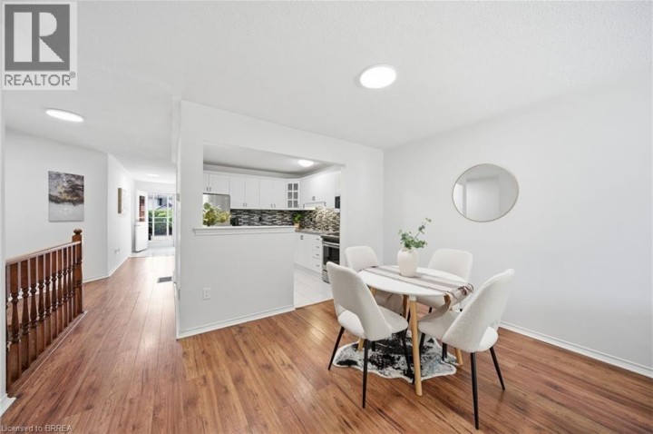 Photo 7 at 10 - 1 Buchanan Crescent, Lynden Hills, Brantford
