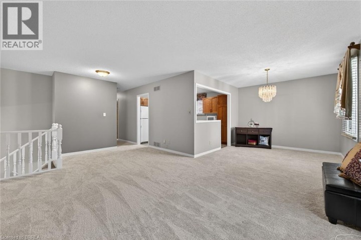Photo 12 at 104 Viscount Road, Brantwood Park, Brantford