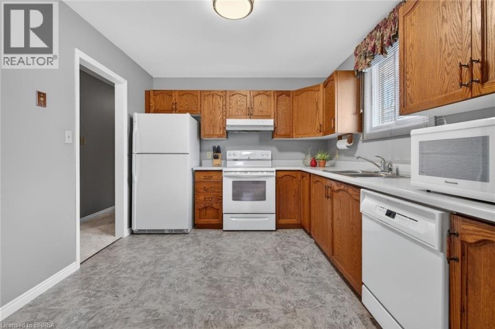 Photo 3 at 104 Viscount Road, Brantwood Park, Brantford