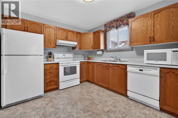 Photo 4 at 104 Viscount Road, Brantwood Park, Brantford