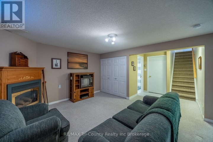 Photo 19 at 10 McDonald Court, Tillsonburg