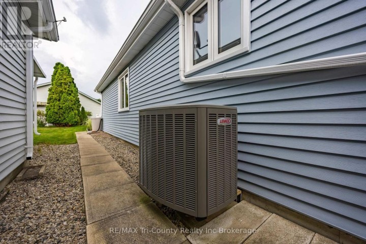 Photo 26 at 10 McDonald Court, Tillsonburg