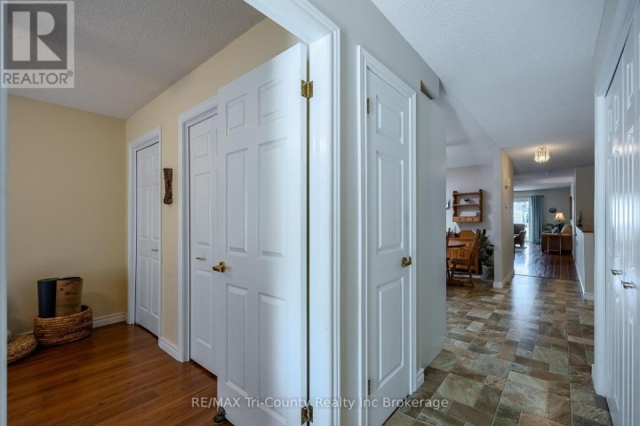 Photo 3 at 10 McDonald Court, Tillsonburg